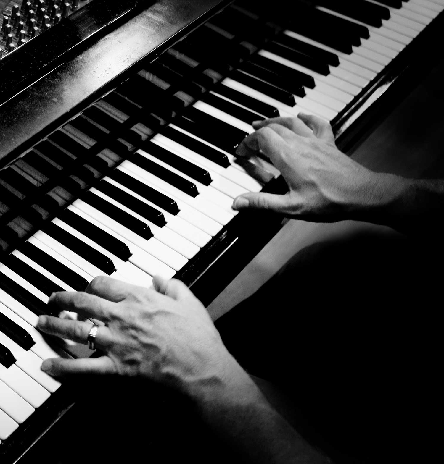 piano-hands-sm